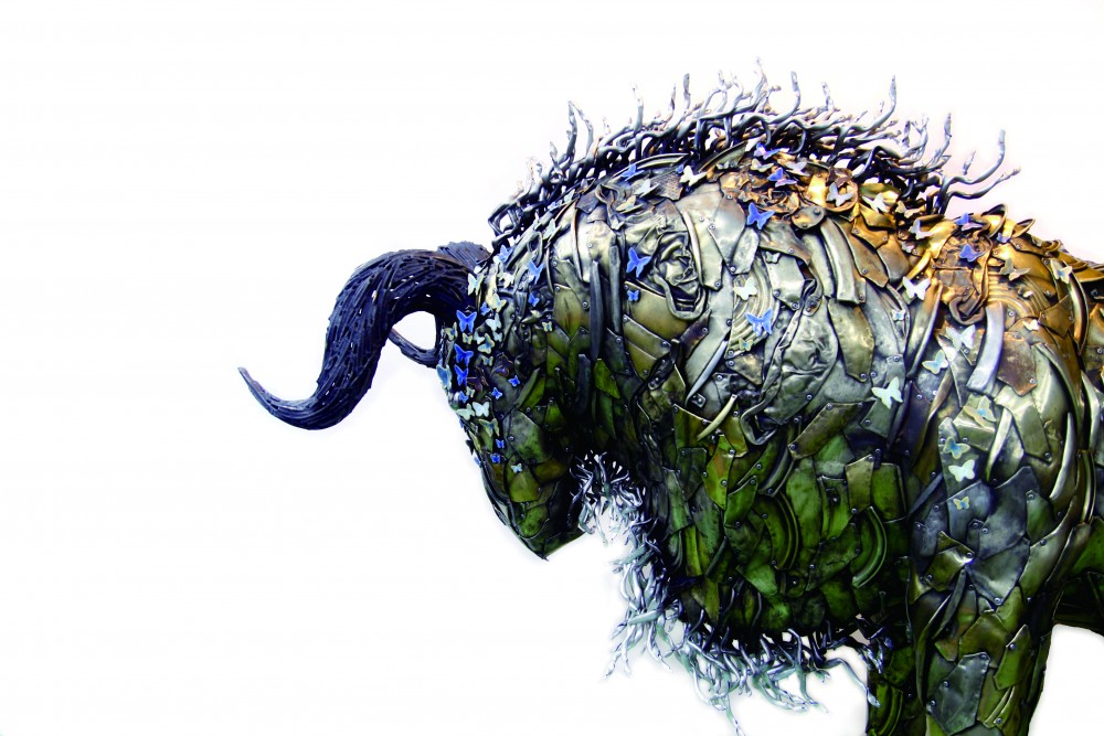 Querencia-당신의 안식을 위하여-Gnu _ 270 x 189 x 130cm _ 버려진 양은 냄비, 리벳, 철, 스테인리스, 세라믹 _ 2017